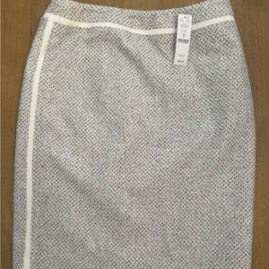 New with tags White House Black Market tweed pencil skirt! Size 6! Winter skirt!